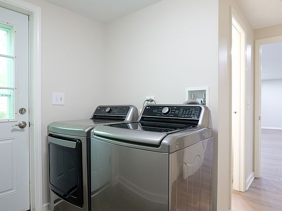 5th image of 1707 S Green Meadows Blvd