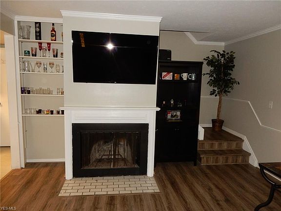 3rd image of 104 Doncaster Ct #104