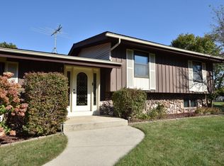 2884 Northwoods Dr, Port Washington, WI 53074