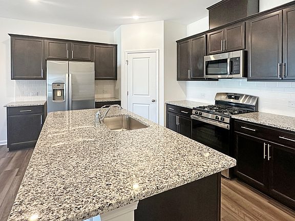 3rd image of 252 Marelli Dr