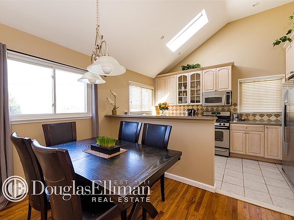 3rd image of 2988 Brentwood Ct