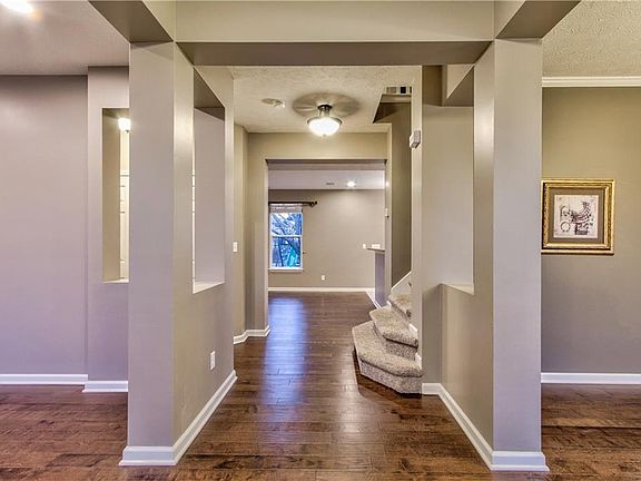 2nd image of 1118 Lexington Woods Dr