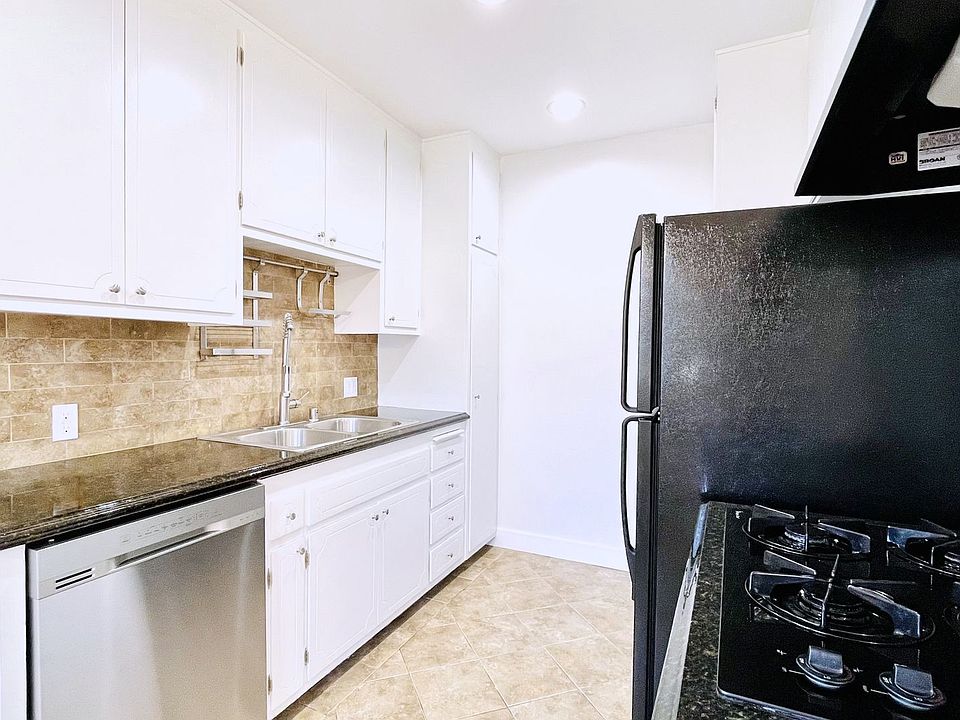 1st image of 13440 Victory Blvd #8