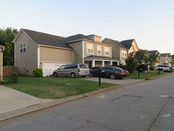 3rd image of 304 Barrett Chase Dr