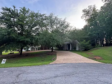 389 Longwood Dr — exterior photo