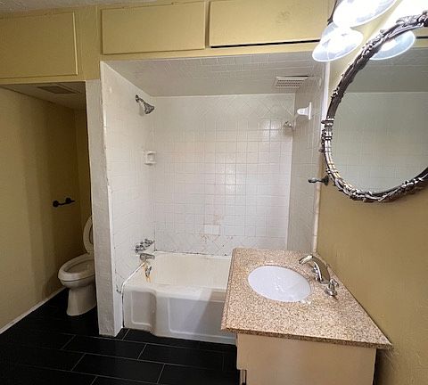 5th image of 2604 NW 38th St