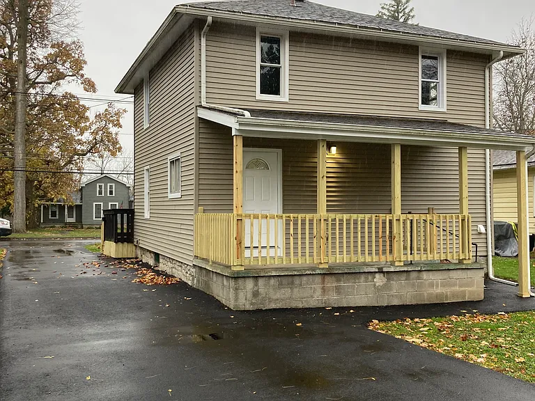 126 Myrtle St — Photo 4