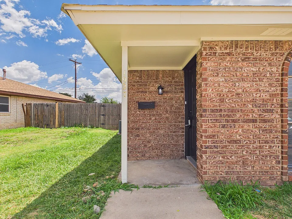 1927 Howard Dr