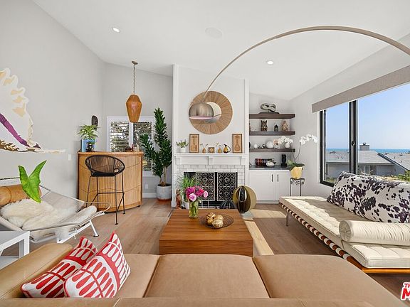 3rd image of 6795 Las Olas Way