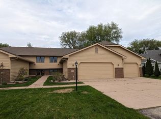 2600 W Glenpark Dr, Appleton, WI 54914