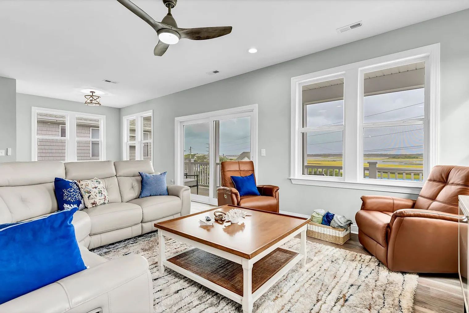 7 bed, 4.0 bath, 3261 sqft, $11,271 — Photo 3
