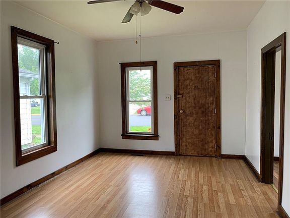 3rd image of 527 N Wagner Ave