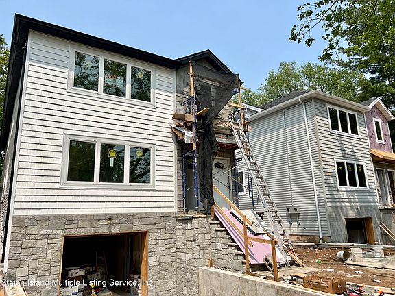2nd image of 587 College Ave