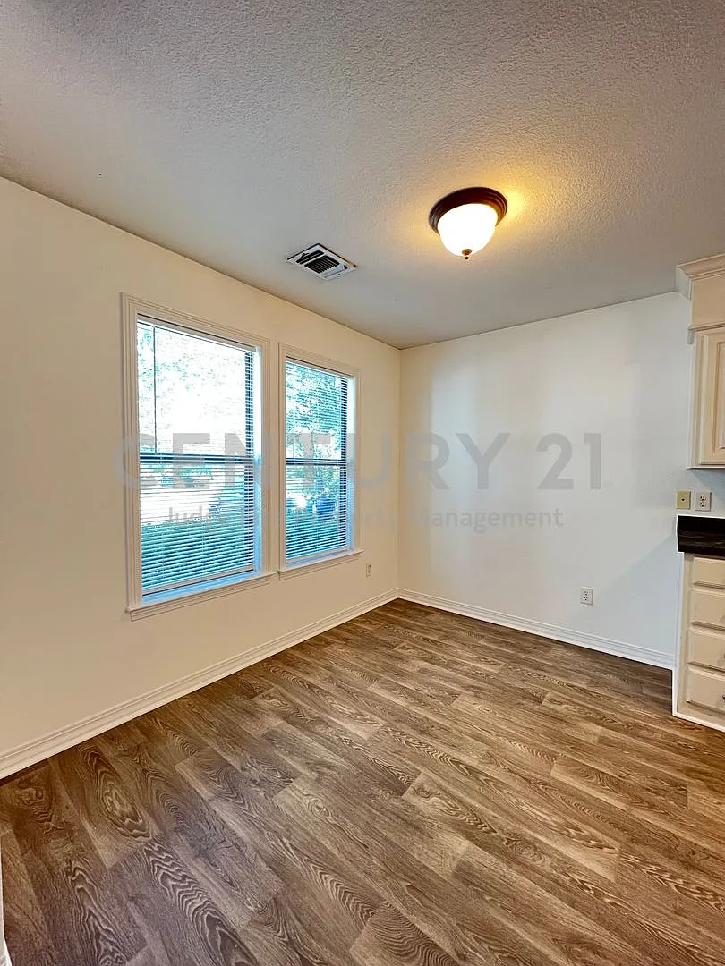 Charming 3/2 in Decatur For Rent! — Photo 4