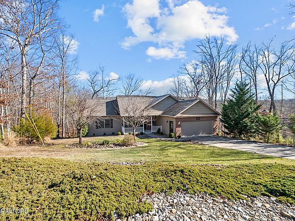 5th image of 15 Chatham Ct