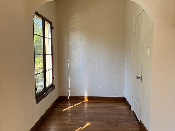 4th image of 458 N Genesee Ave #1/2