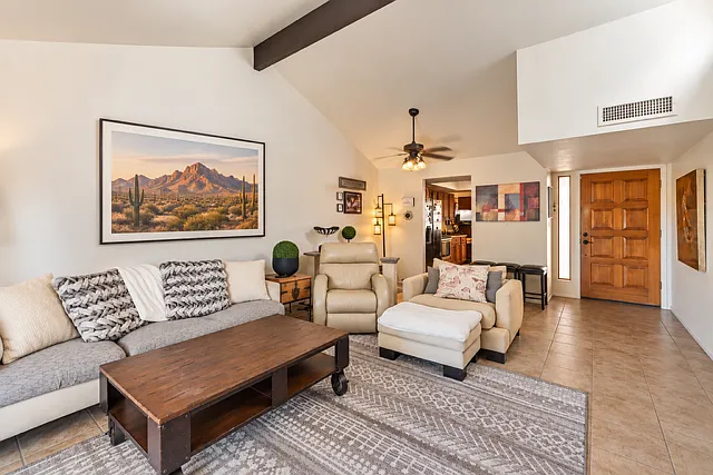 3 bed, 1192 sqft, $2,400 — Photo 3