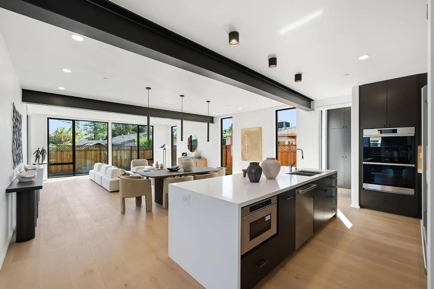 1815 Andrews Ave photo 1