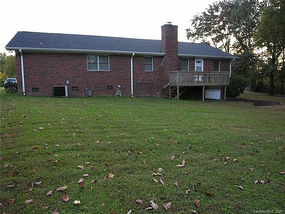 3rd image of 909 Chipola St