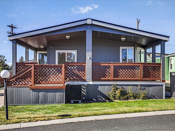 3rd image of 1001 SE 15th St Unit 211