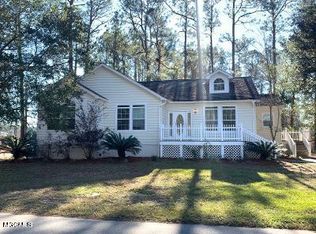 215 Kingswood Ave, Pass Christian, MS 39571