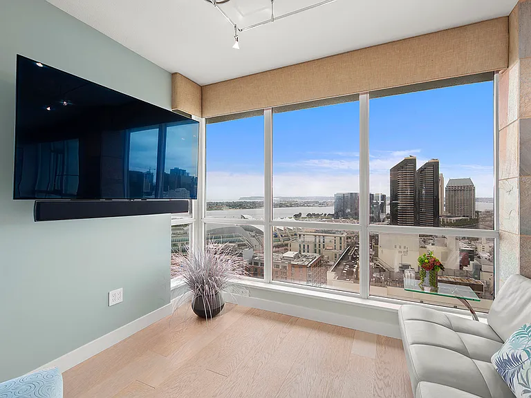 325 7th Ave #2303 — Photo 8