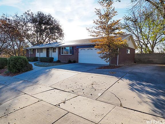 4th image of 1040 E Sagehill Dr
