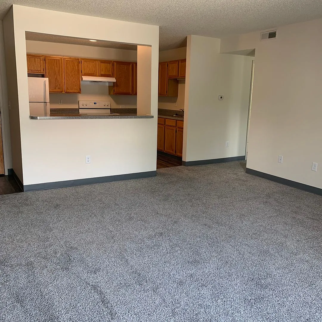 Drake Court Apartments — Photo 2