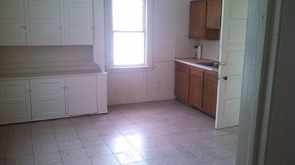 2nd image of 325 Richmond Ave