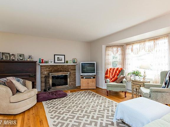 2nd image of 10912 Knotty Pine Dr