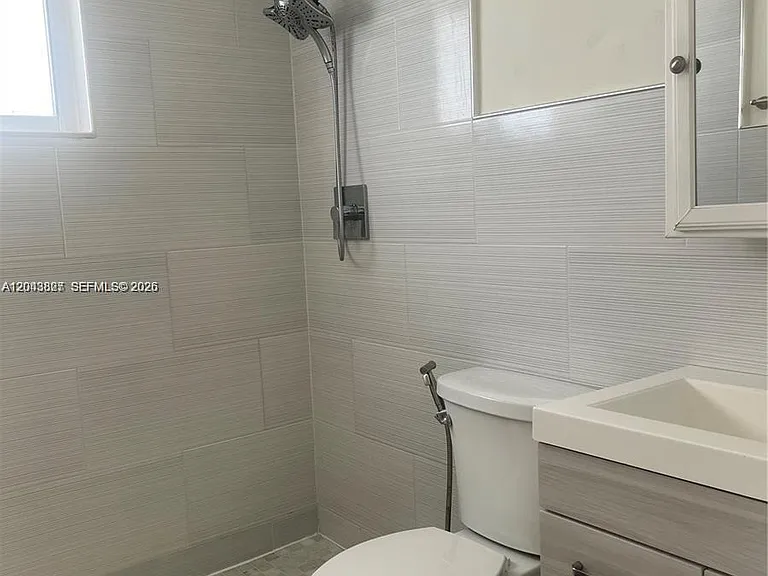 753 SW 3rd St — Photo 4