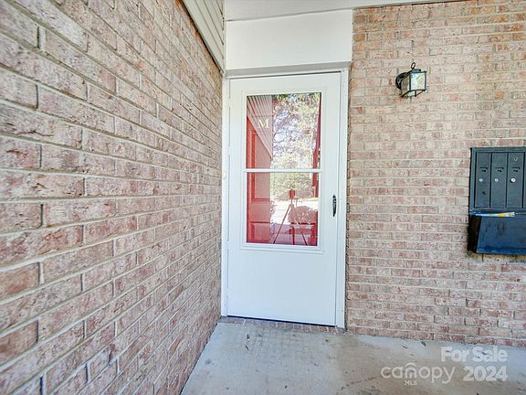3rd image of 4605 Coronado Dr APT M