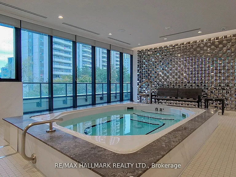 575 Bloor St E #2109 — Photo 21