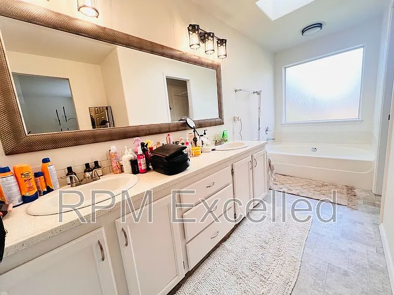 9426 S 242nd St — Photo 18
