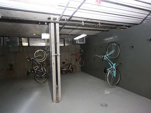 4th image of 482 Franklin Ave APT 8E