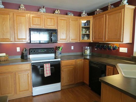 3rd image of 616 Ravenwood Ct