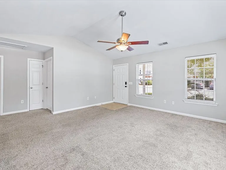 205 Sonata Cir — Photo 5