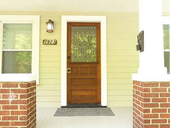 2nd image of 3923 Pensacola Ave