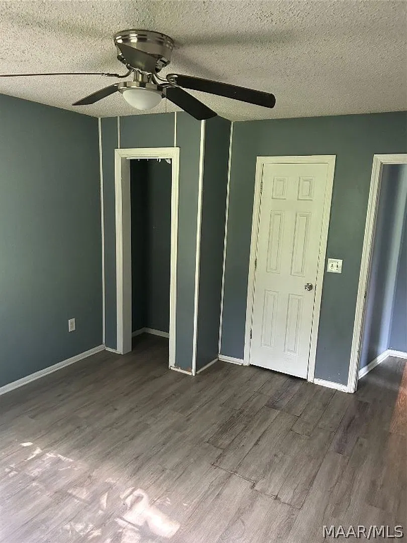 Spacious 4 Bed, 2 Bath Home on Major Street - Available Now — Photo 2