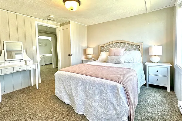 upstairs queen bed