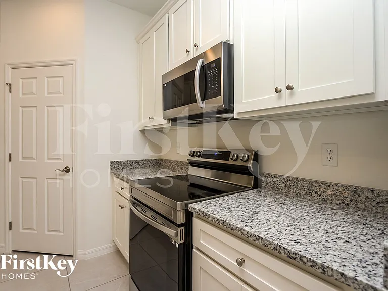 336 Corbel Ln — Photo 5