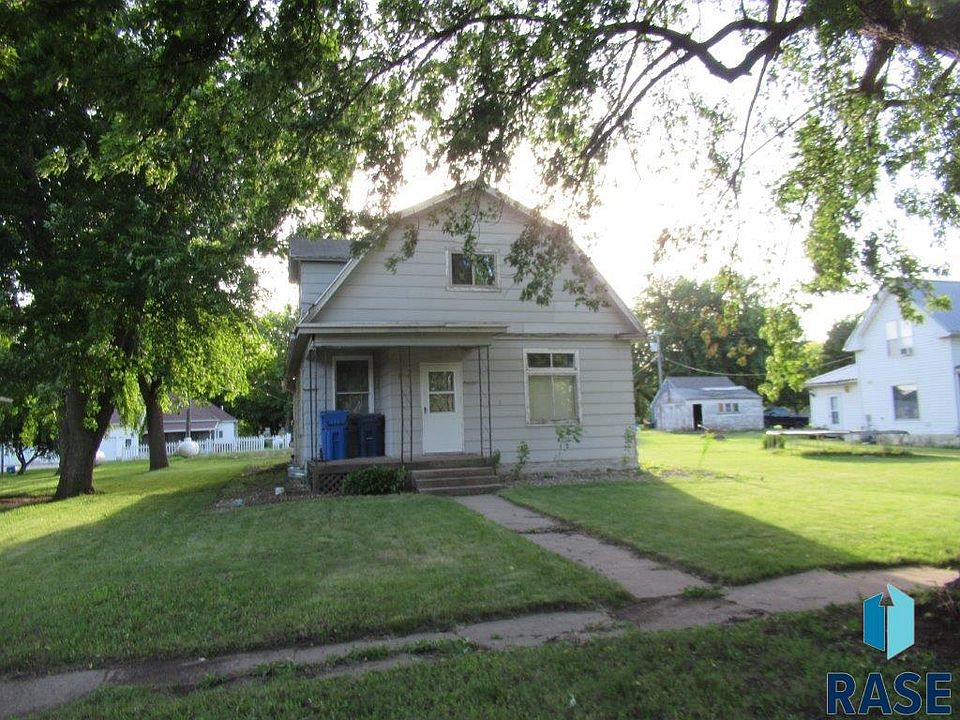 1st image of 404 S Central Ave