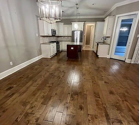 3rd image of 205 Willow Vine Dr