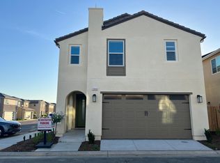 2046 Ralph Ln, Clovis, CA 93619