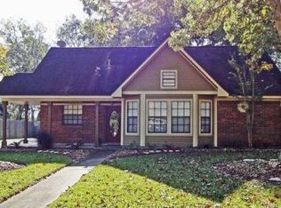 609 Dogwood St, Lake Jackson, TX 77566