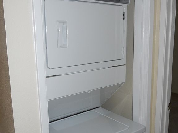 Washer/dryer included