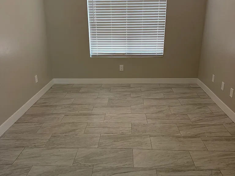 1395 E 10th Pl — Photo 6