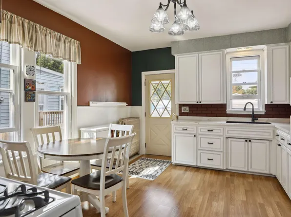 911 James Ave, Saint Paul, MN 55102