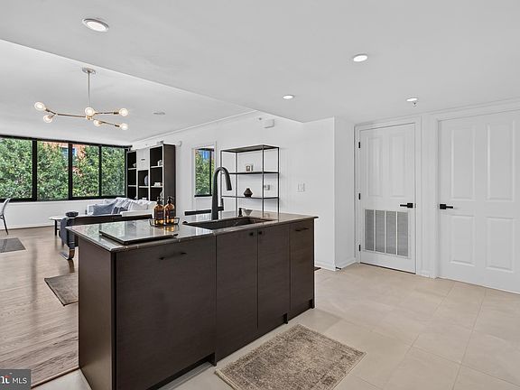 5th image of 2220 Fairfax Dr APT 406