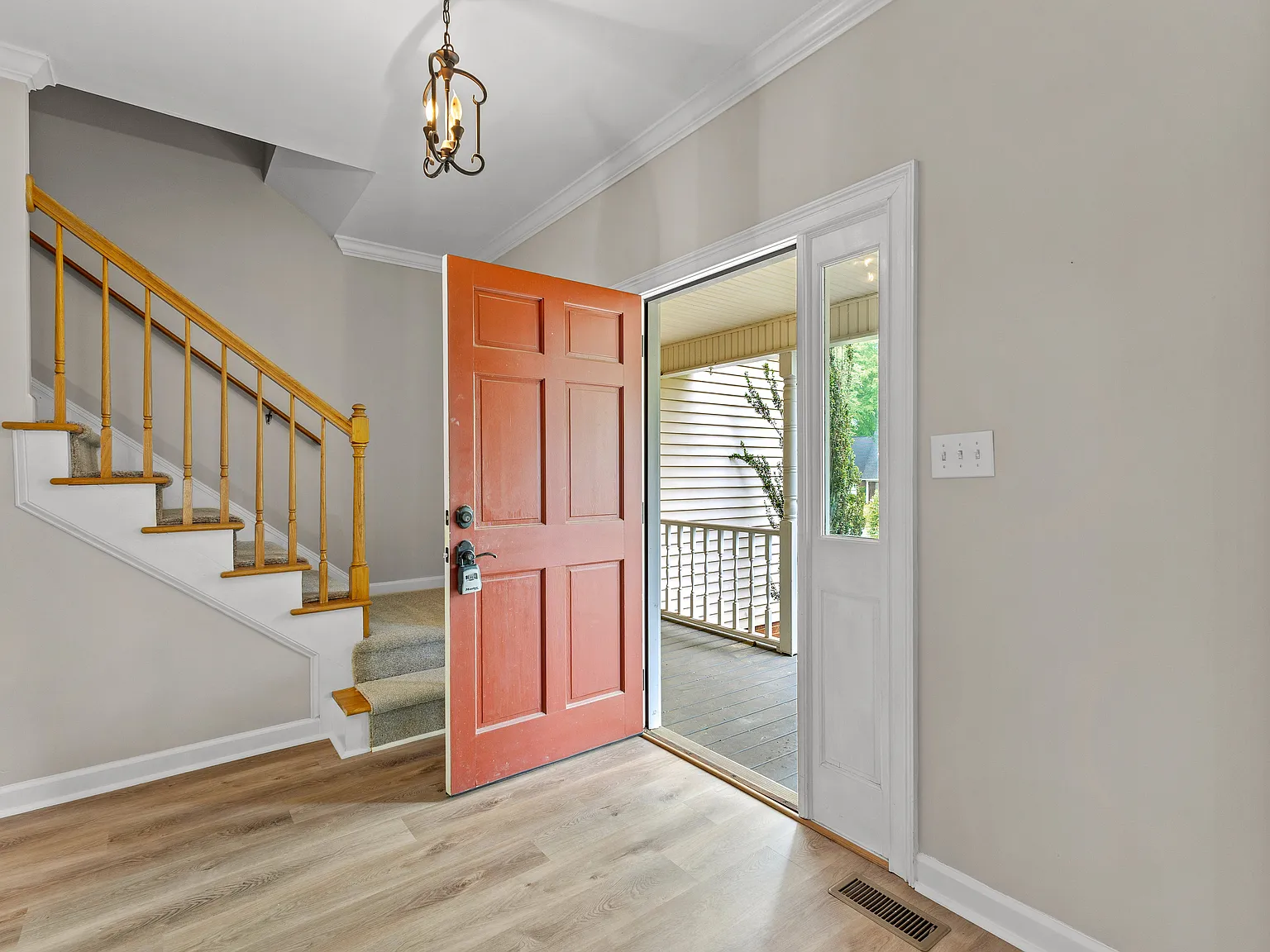 4 bed, 2.5 bath, 2828 sqft, $2,700 — Photo 2